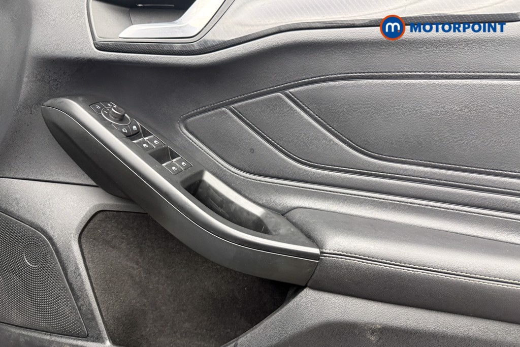 Ford Focus St-Line Vignale Automatic Diesel Hatchback - Stock Number (1611218) - 17th supplementary image