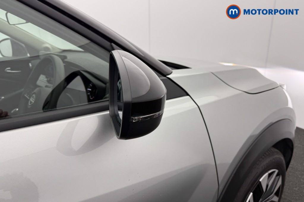 Nissan Juke Acenta Premium Manual Petrol SUV - Stock Number (1613400) - 13th supplementary image