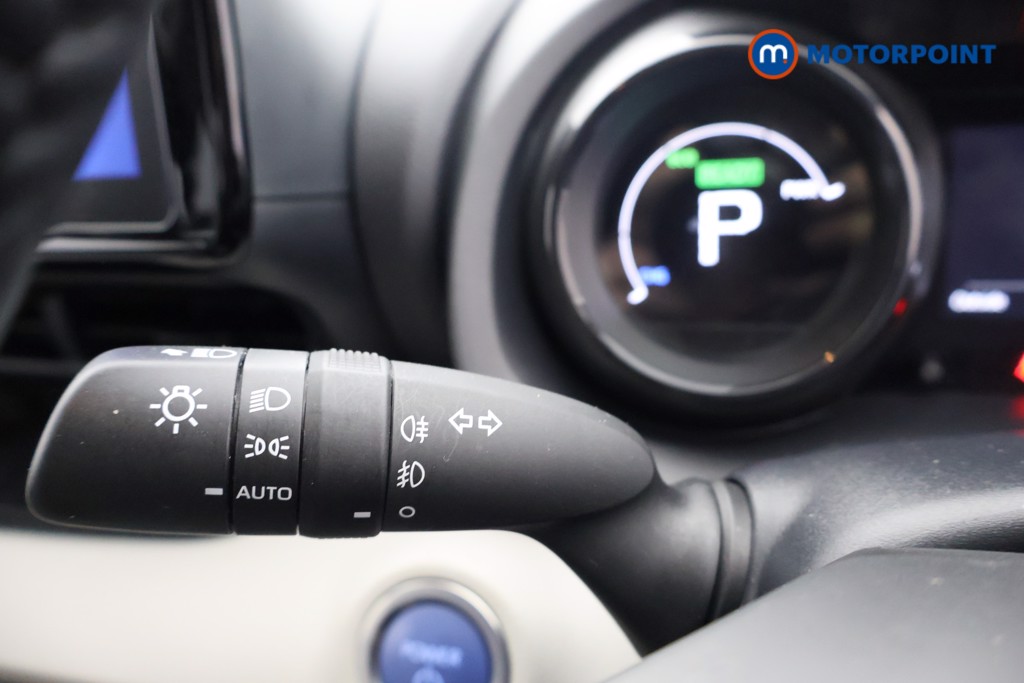 Toyota Yaris Excel Automatic Petrol-Electric Hybrid Hatchback - Stock Number (1613439) - 5th supplementary image