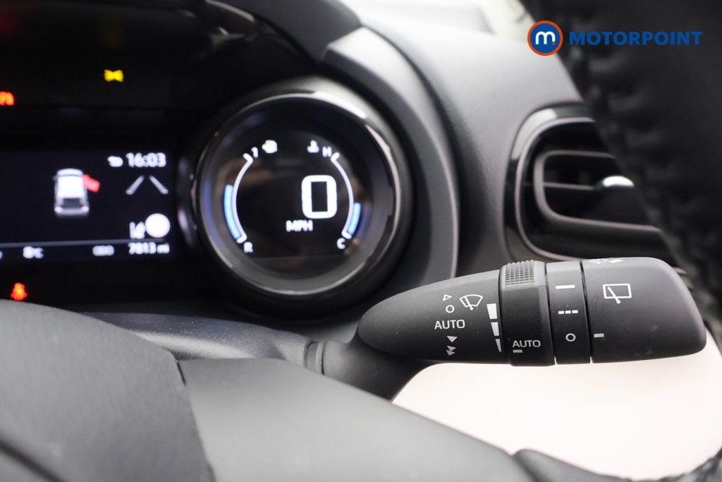 Toyota Yaris Excel Automatic Petrol-Electric Hybrid Hatchback - Stock Number (1613439) - 6th supplementary image