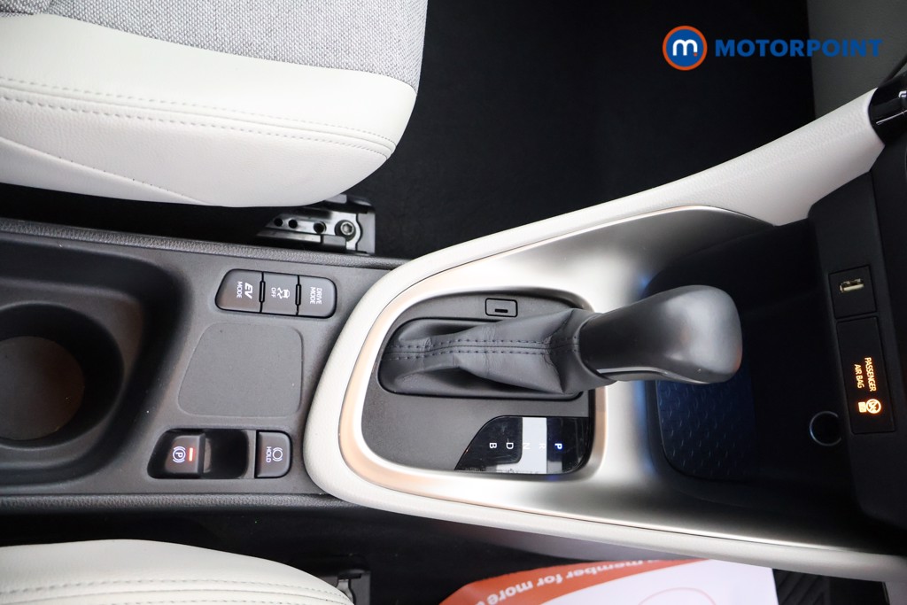 Toyota Yaris Excel Automatic Petrol-Electric Hybrid Hatchback - Stock Number (1613439) - 9th supplementary image