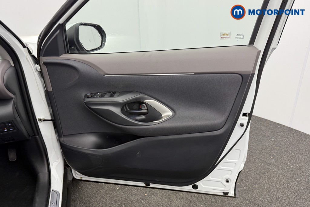 Toyota Yaris Cross Excel Automatic Petrol-Electric Hybrid Estate - Stock Number (1613441) - 18th supplementary image