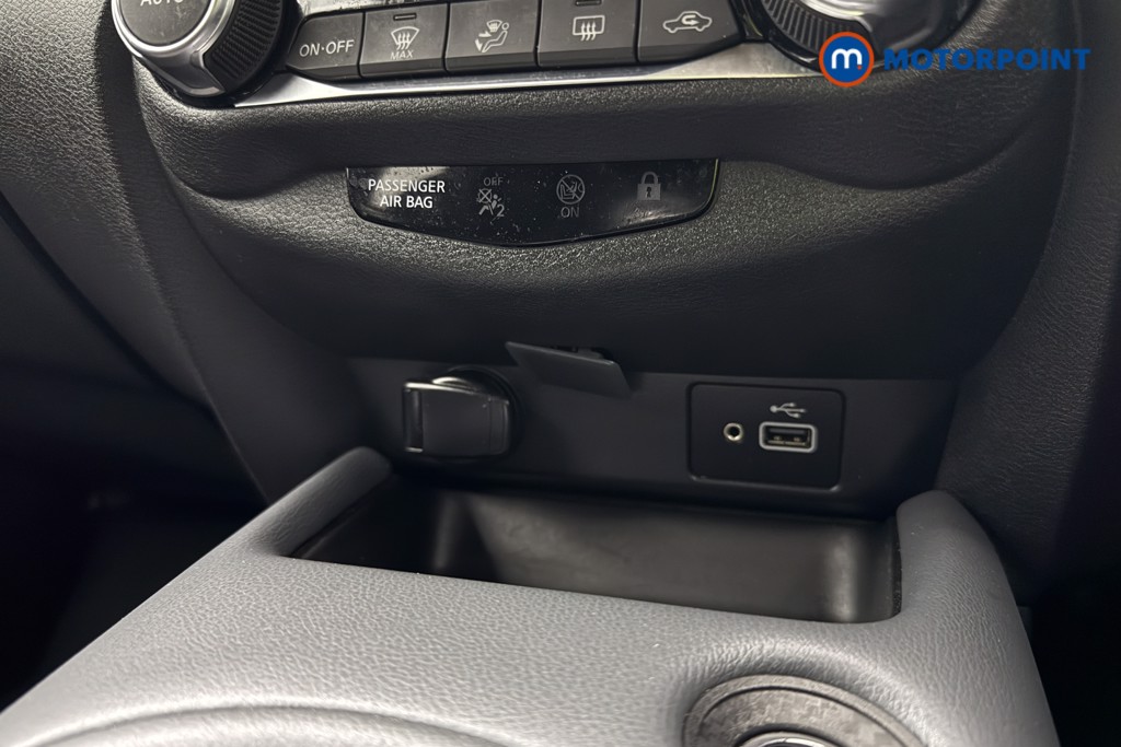 Nissan Juke N-Connecta Manual Petrol SUV - Stock Number (1581095) - 14th supplementary image