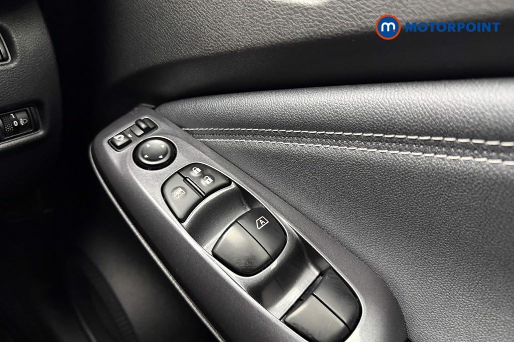 Nissan Juke N-Connecta Manual Petrol SUV - Stock Number (1581095) - 16th supplementary image