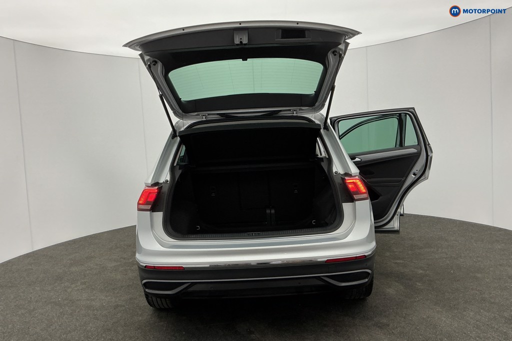 Volkswagen Tiguan Life Manual Petrol SUV - Stock Number (1604879) - 4th supplementary image