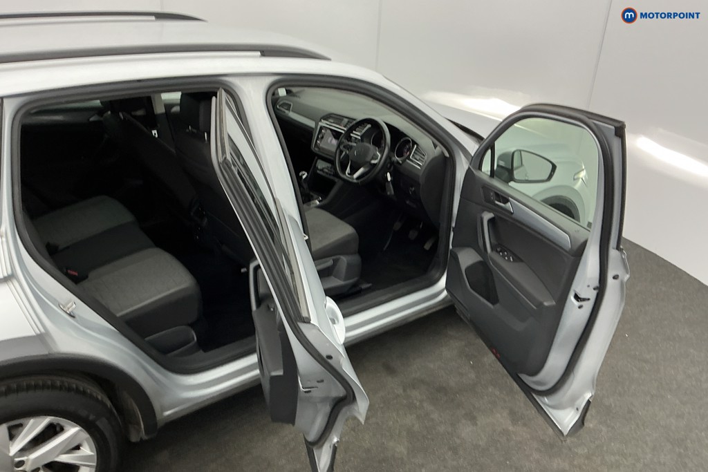 Volkswagen Tiguan Life Manual Petrol SUV - Stock Number (1604879) - 5th supplementary image