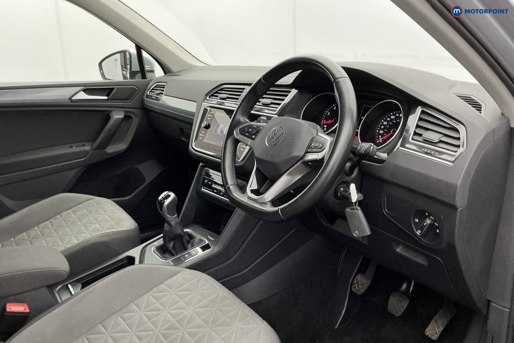 Volkswagen Tiguan Life Manual Petrol SUV - Stock Number (1604879) - 9th supplementary image