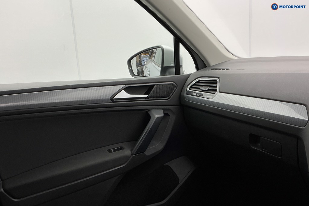 Volkswagen Tiguan Life Manual Petrol SUV - Stock Number (1604879) - 23rd supplementary image
