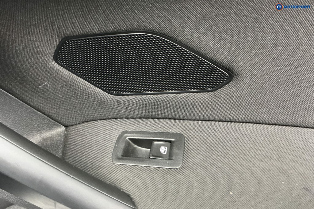 Volkswagen Tiguan Life Manual Petrol SUV - Stock Number (1604879) - 31st supplementary image