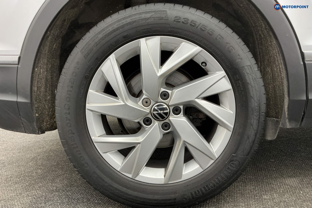 Volkswagen Tiguan Life Manual Petrol SUV - Stock Number (1604879) - 38th supplementary image