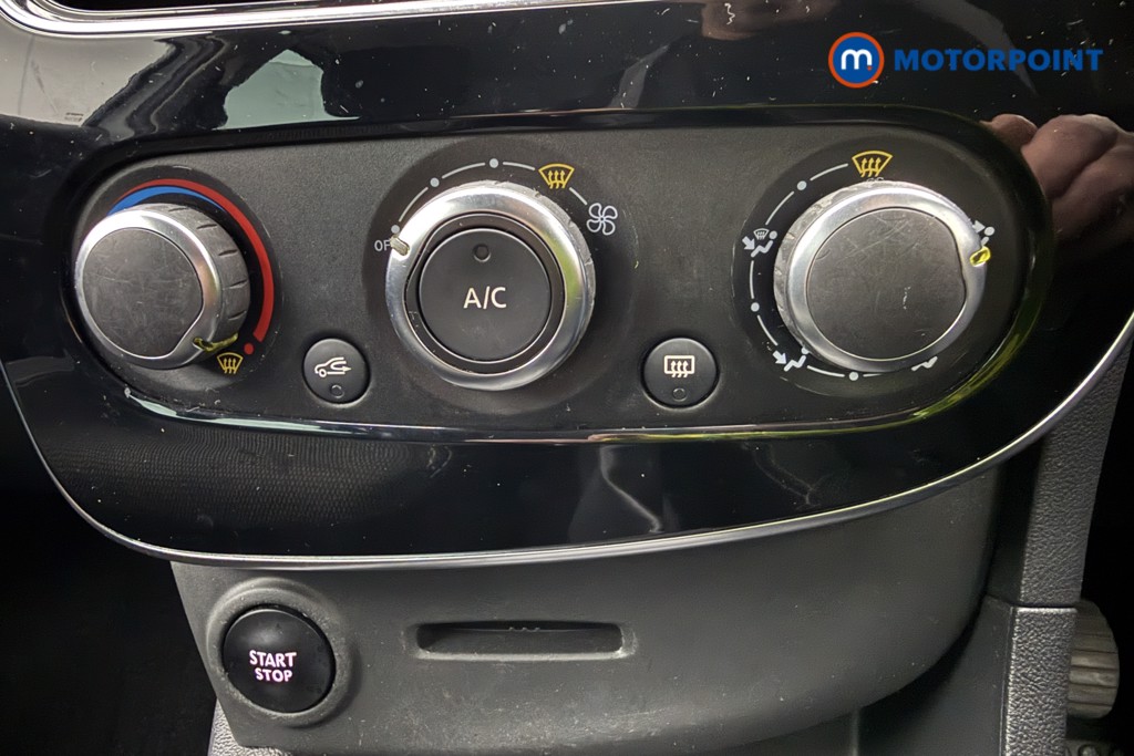 Renault Clio Iconic Manual Petrol Hatchback - Stock Number (1606982) - 16th supplementary image