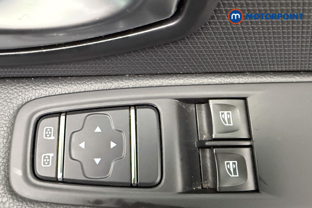 Renault Clio Iconic Manual Petrol Hatchback - Stock Number (1606982) - 19th supplementary image