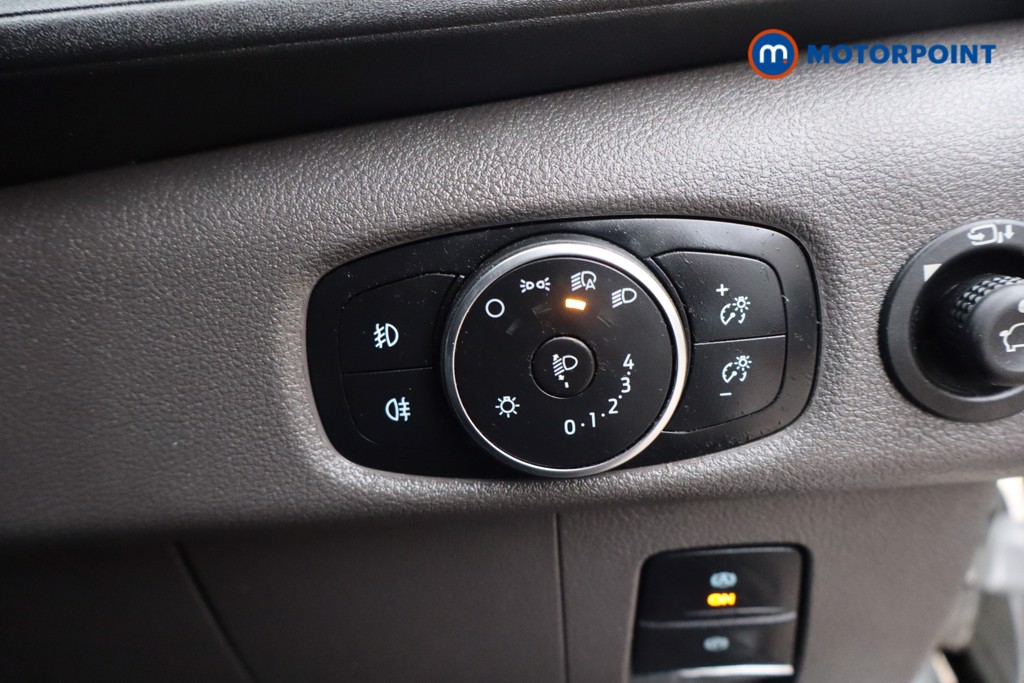 Ford Transit Limited Automatic Diesel Medium Roof Van - Stock Number (1608649) - 15th supplementary image