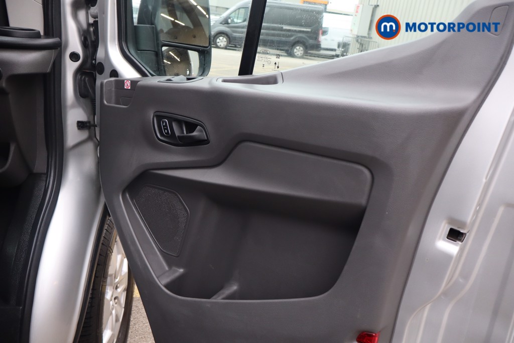 Ford Transit Limited Automatic Diesel Medium Roof Van - Stock Number (1608649) - 23rd supplementary image
