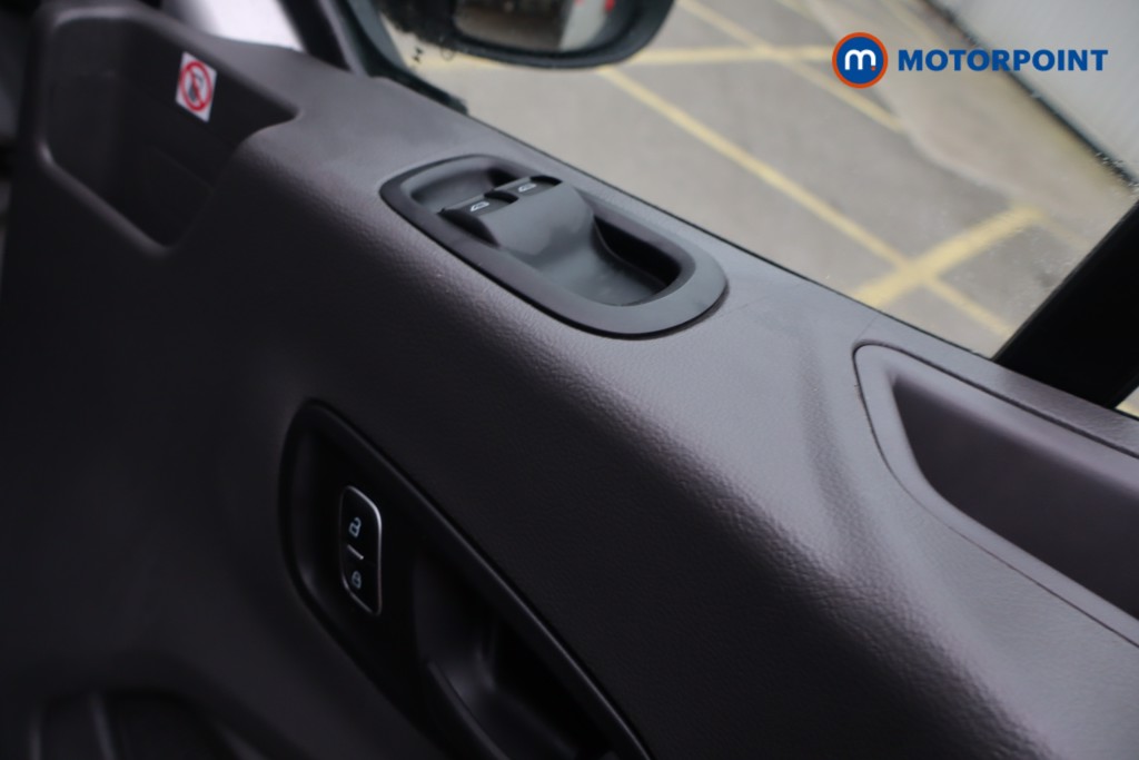 Ford Transit Limited Automatic Diesel Medium Roof Van - Stock Number (1608649) - 24th supplementary image