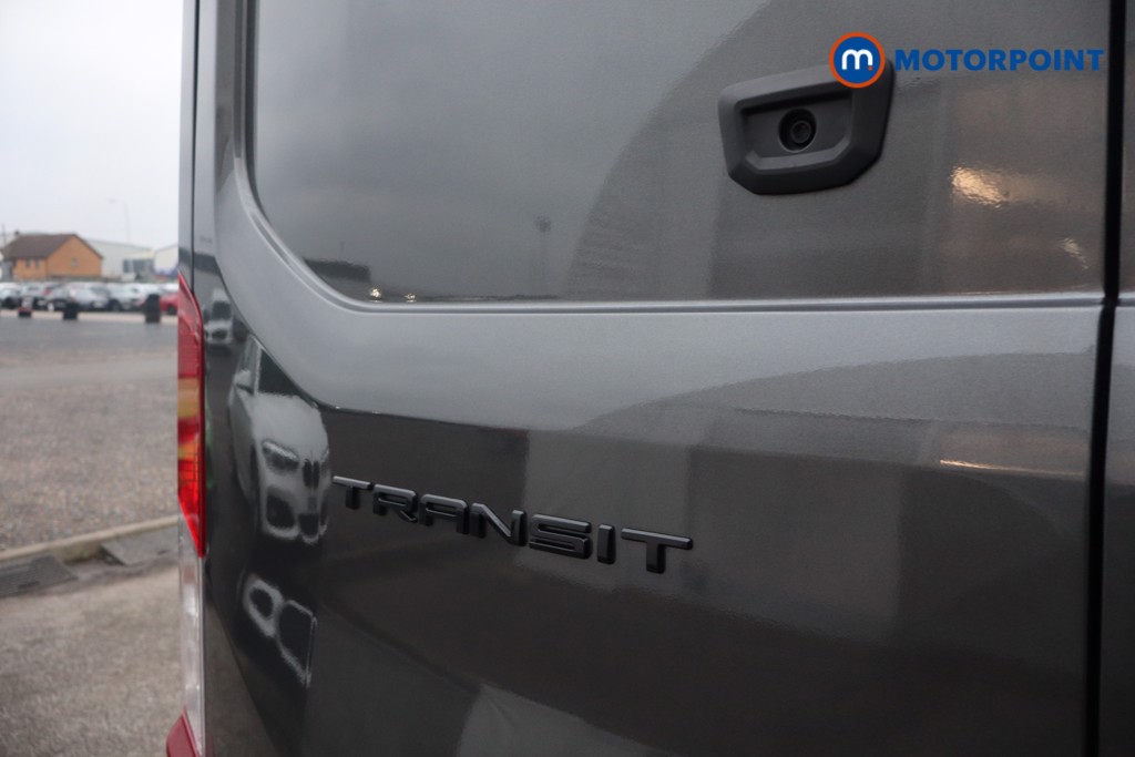 Ford Transit Limited Automatic Diesel Medium Roof Van - Stock Number (1609373) - 33rd supplementary image