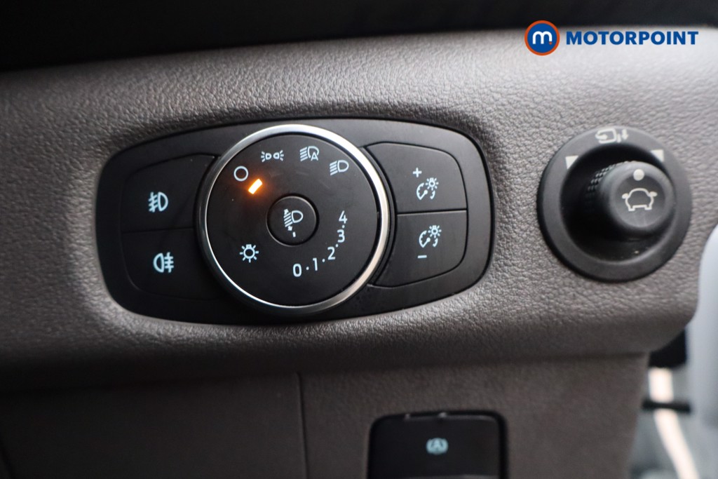 Ford Transit Limited Automatic Diesel Medium Roof Van - Stock Number (1611436) - 15th supplementary image