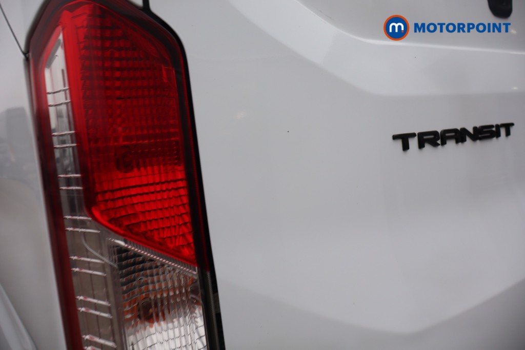 Ford Transit Limited Automatic Diesel Medium Roof Van - Stock Number (1611436) - 33rd supplementary image