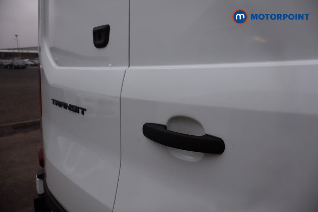Ford Transit Limited Automatic Diesel Medium Roof Van - Stock Number (1611436) - 37th supplementary image