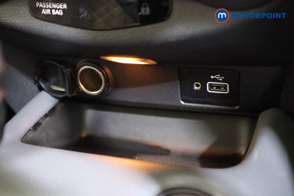 Nissan Juke Tekna Automatic Petrol SUV - Stock Number (1611538) - 8th supplementary image