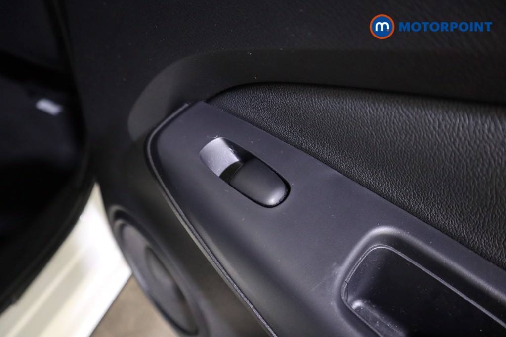 Nissan Juke Tekna Automatic Petrol SUV - Stock Number (1611538) - 20th supplementary image