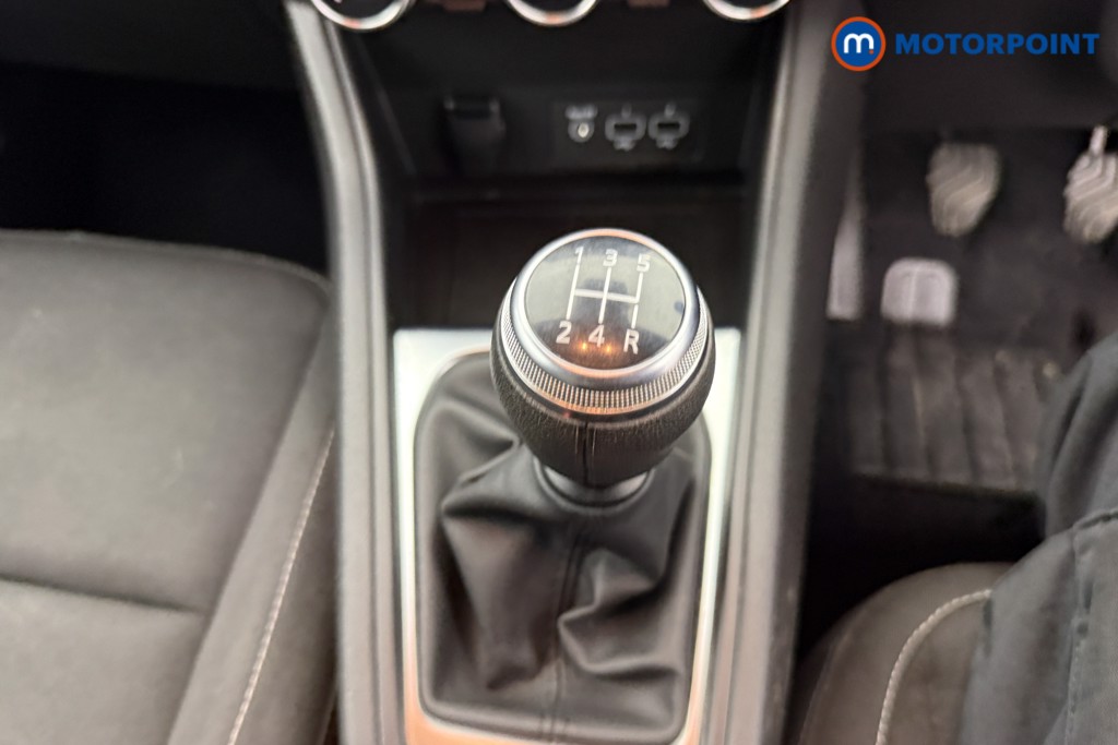 Renault Captur Iconic Manual Petrol SUV - Stock Number (1611559) - 11th supplementary image