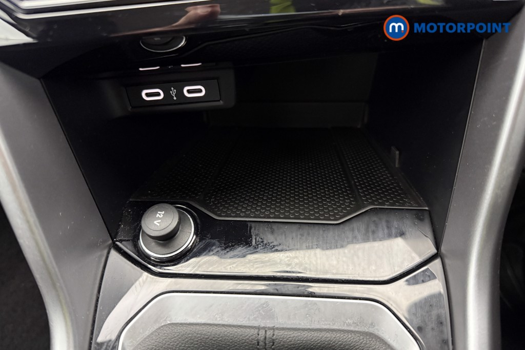 Volkswagen T-Roc Life Manual Petrol SUV - Stock Number (1614160) - 12th supplementary image