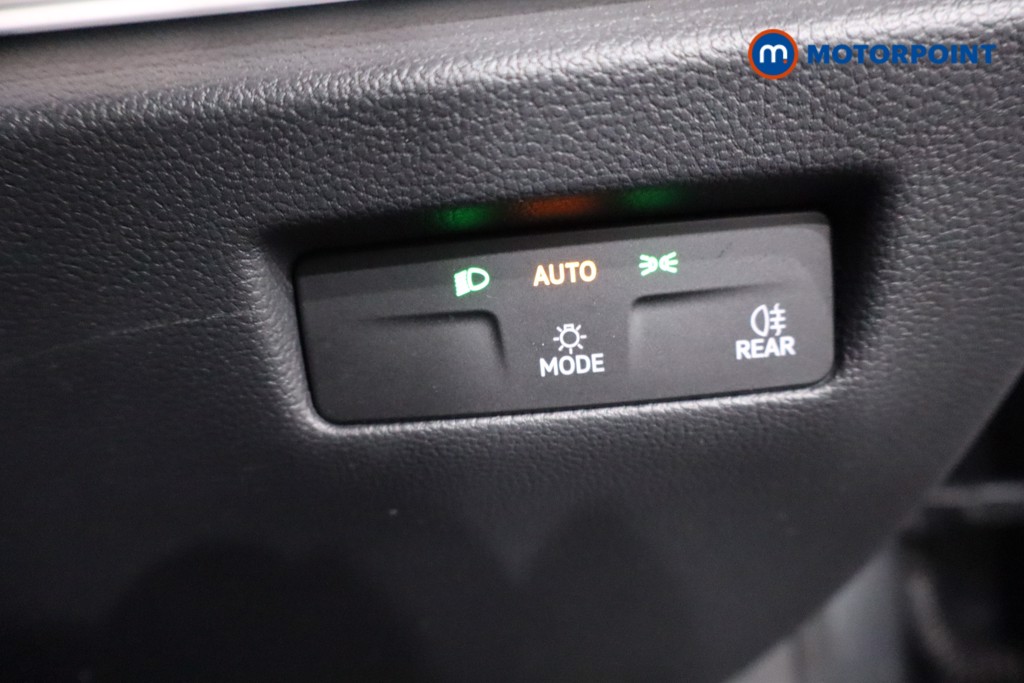 Volkswagen Passat Life Automatic Petrol Plug-In Hybrid Estate - Stock Number (1614624) - 13th supplementary image