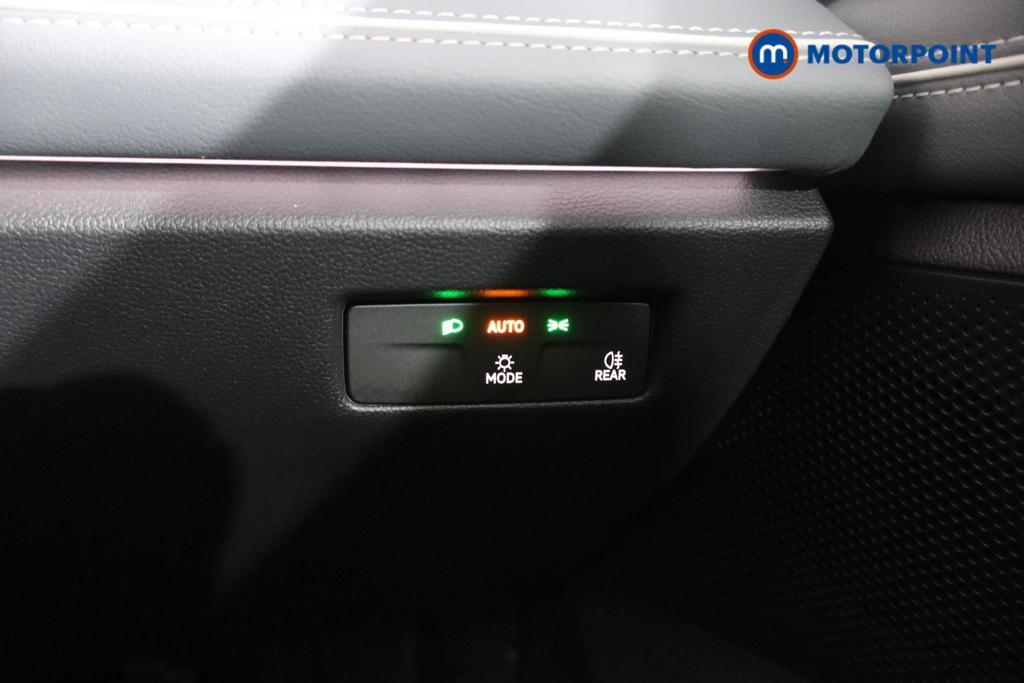 Volkswagen Passat Life Automatic Petrol Plug-In Hybrid Estate - Stock Number (1614625) - 10th supplementary image