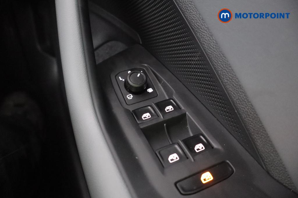 Volkswagen Passat Life Automatic Petrol Plug-In Hybrid Estate - Stock Number (1614625) - 11th supplementary image