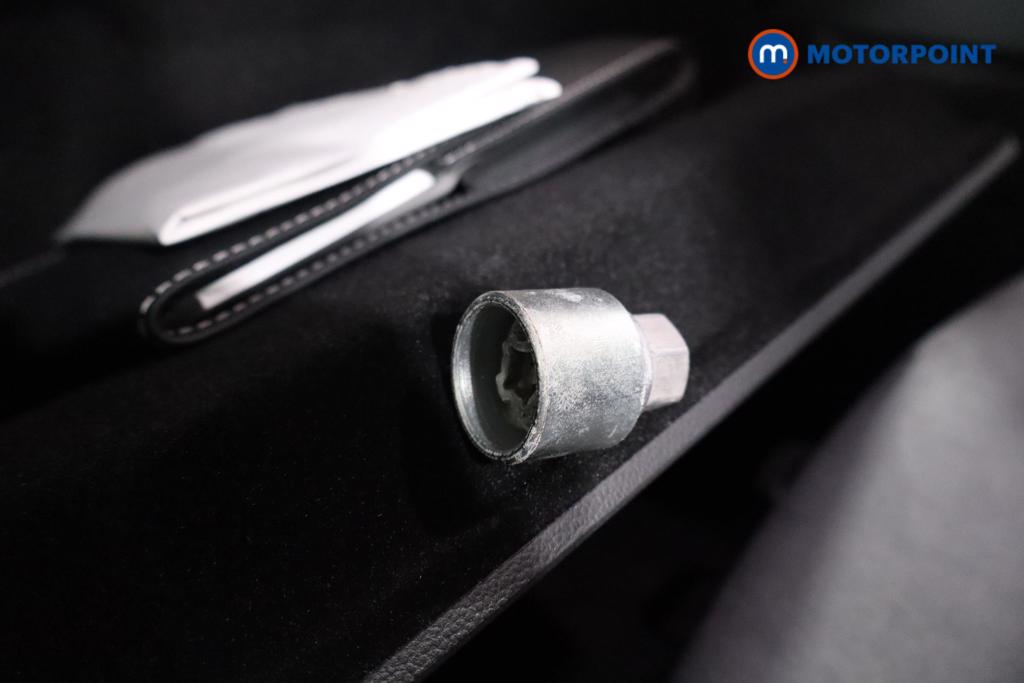 Volkswagen Passat Life Automatic Petrol Plug-In Hybrid Estate - Stock Number (1614625) - 13th supplementary image