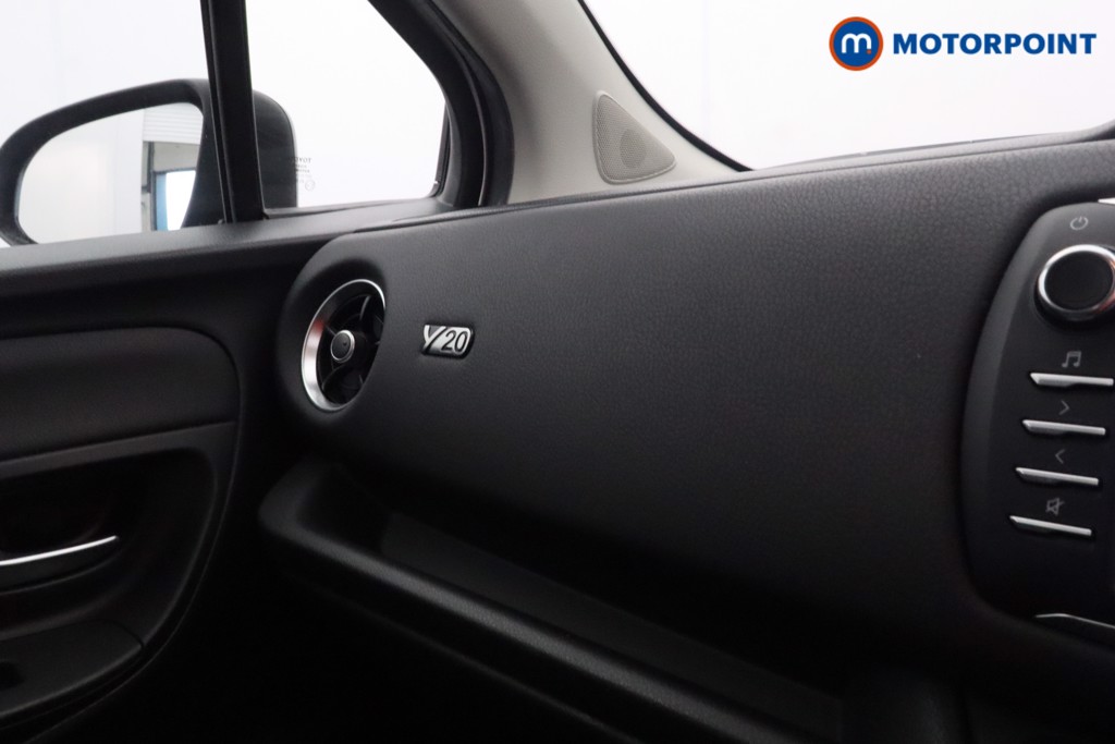 Toyota Yaris Y20 Manual Petrol Hatchback - Stock Number (1608774) - 9th supplementary image