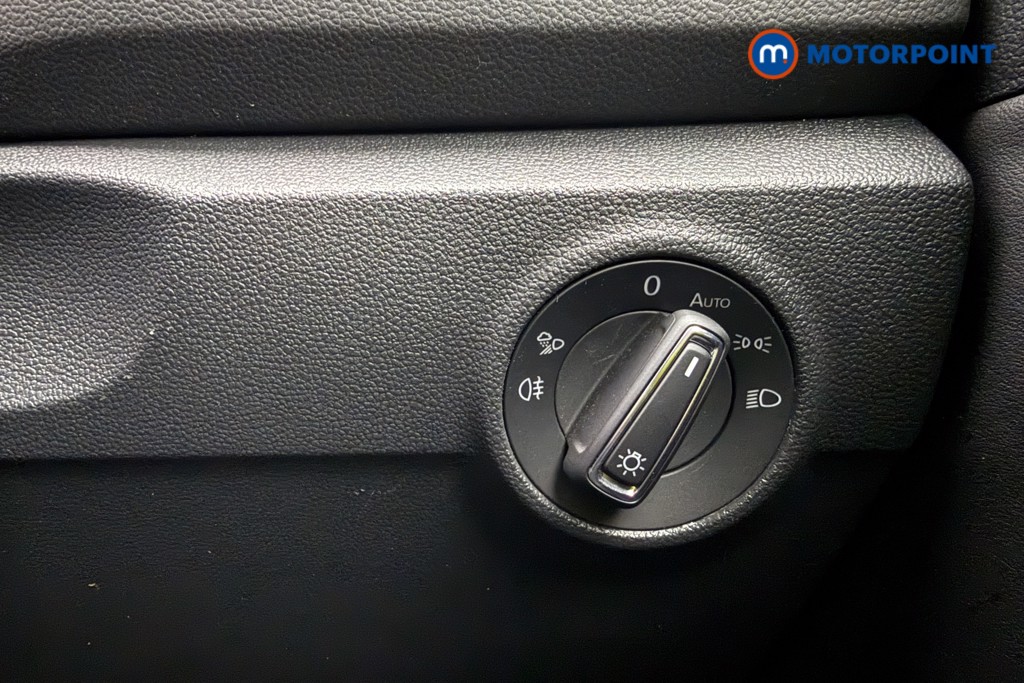 Volkswagen T-Roc Style Manual Petrol SUV - Stock Number (1609530) - 17th supplementary image