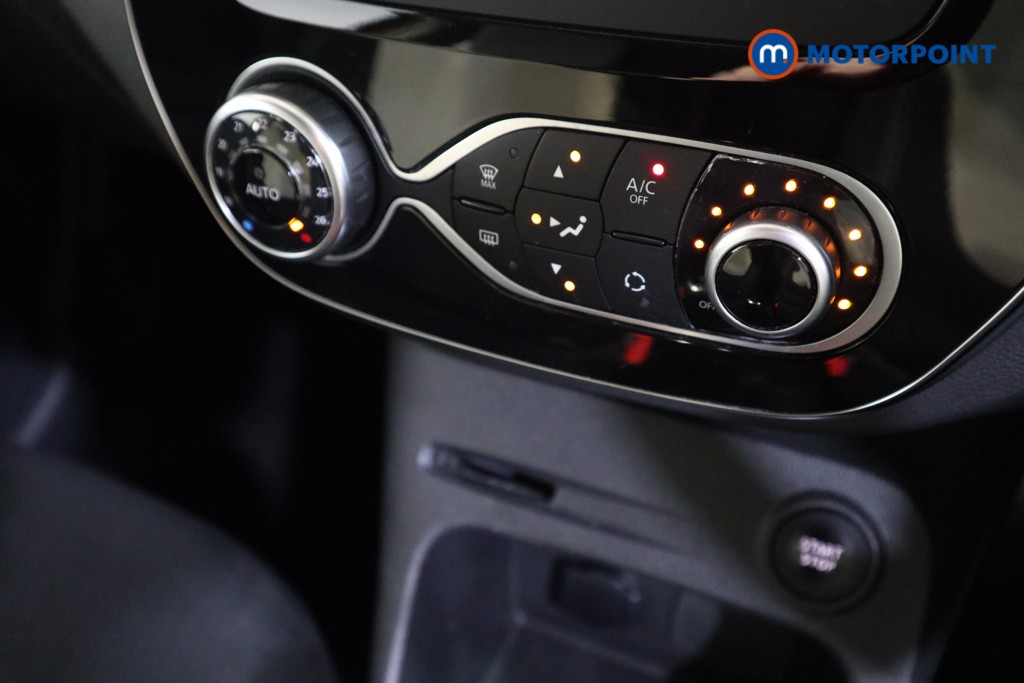 Renault Captur Iconic Manual Petrol SUV - Stock Number (1609728) - 7th supplementary image