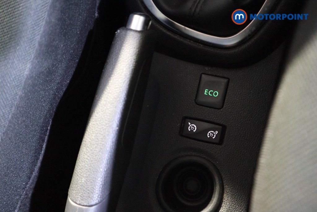 Renault Captur Iconic Manual Petrol SUV - Stock Number (1609728) - 9th supplementary image