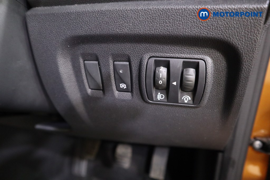 Renault Captur Iconic Manual Petrol SUV - Stock Number (1609728) - 12th supplementary image