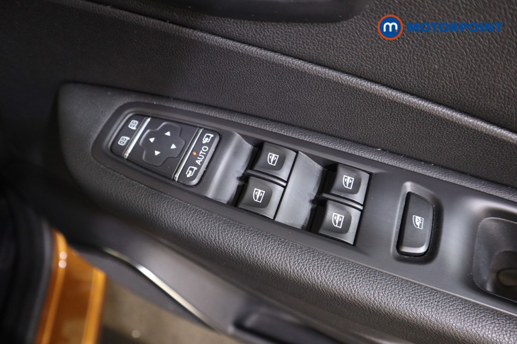 Renault Captur Iconic Manual Petrol SUV - Stock Number (1609728) - 13th supplementary image