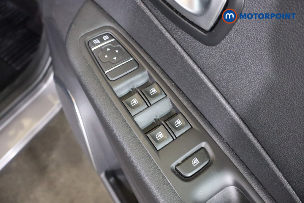 Renault Captur Iconic Manual Petrol SUV - Stock Number (1609883) - 18th supplementary image