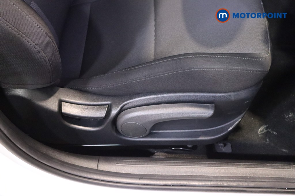 Hyundai I20 Premium Manual Petrol Hatchback - Stock Number (1610714) - 17th supplementary image