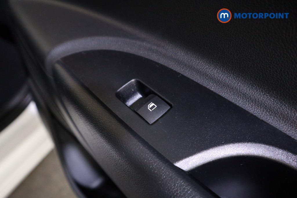 Hyundai I20 Advance Automatic Petrol Hatchback - Stock Number (1610962) - 17th supplementary image