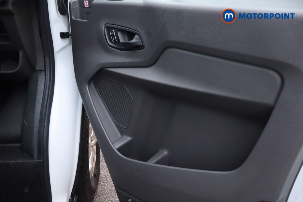 Ford Transit Limited Automatic Diesel Medium Roof Van - Stock Number (1611451) - 24th supplementary image