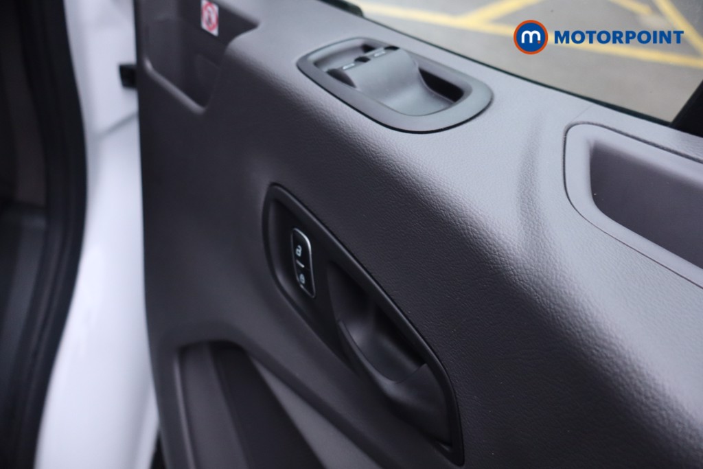 Ford Transit Limited Automatic Diesel Medium Roof Van - Stock Number (1611451) - 25th supplementary image