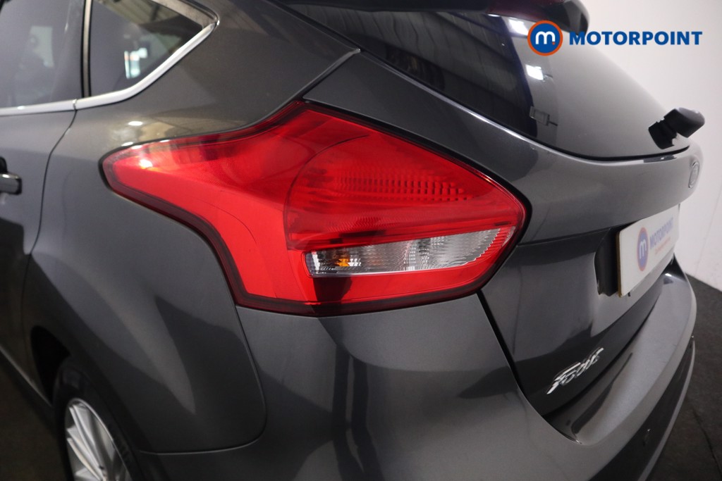 Ford Focus Zetec Edition Manual Petrol Hatchback - Stock Number (1612386) - 24th supplementary image