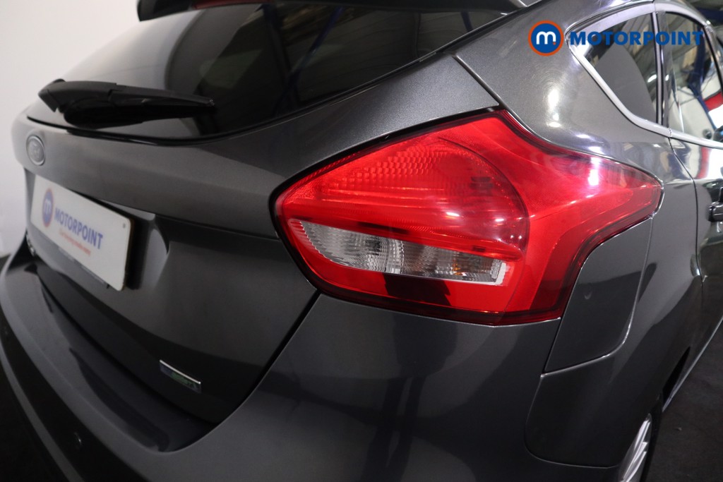 Ford Focus Zetec Edition Manual Petrol Hatchback - Stock Number (1612386) - 25th supplementary image