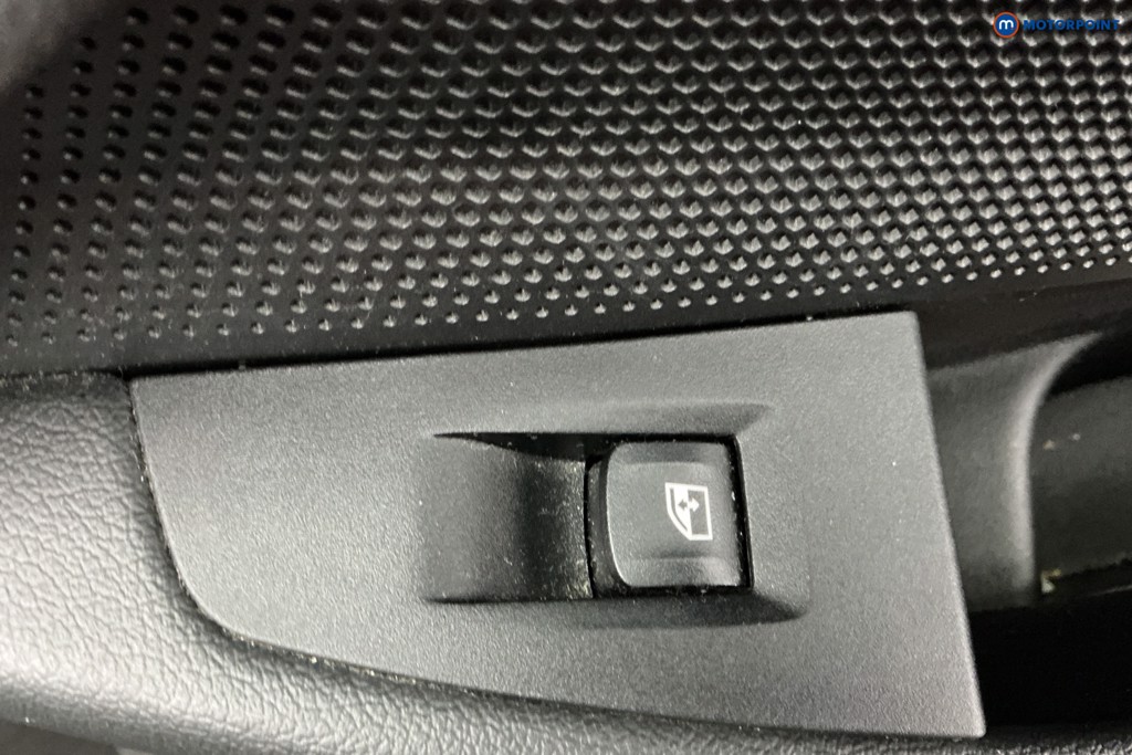 BMW 2 Series Sport Manual Petrol Saloon - Stock Number (1612823) - 28th supplementary image