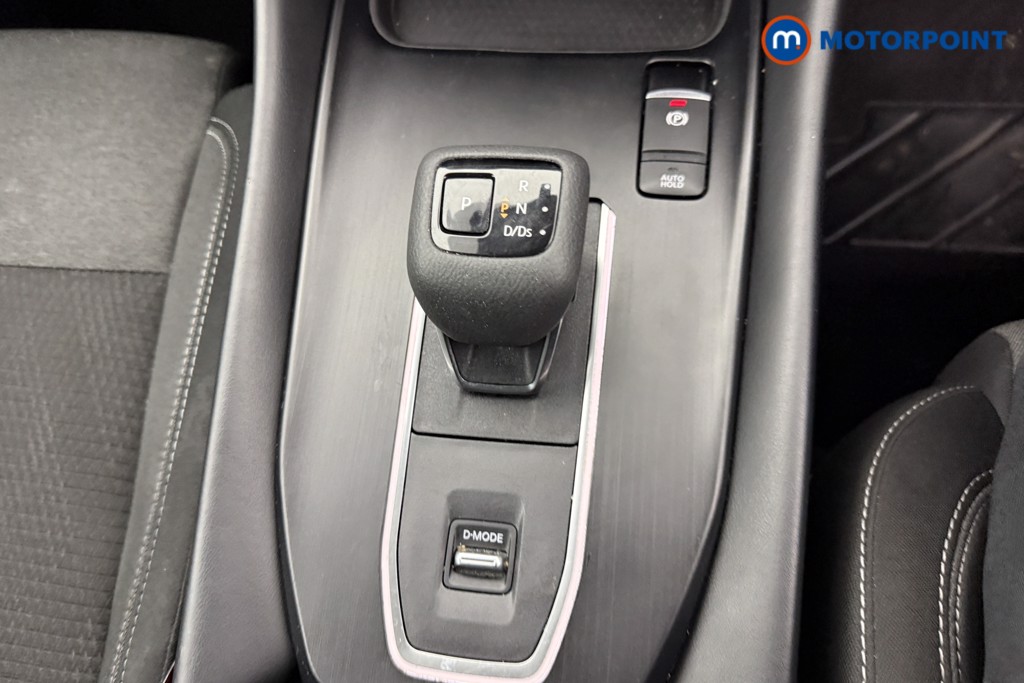 Nissan Qashqai N-Connecta Automatic Petrol SUV - Stock Number (1613211) - 11th supplementary image
