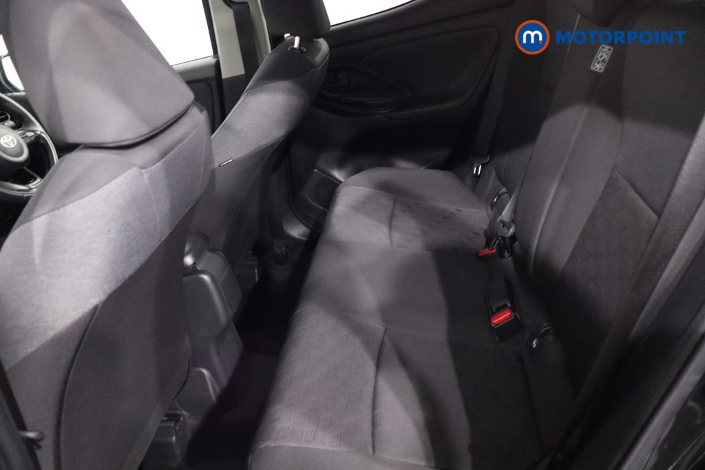 Toyota Yaris Design Automatic Petrol-Electric Hybrid Hatchback - Stock Number (1614169) - 5th supplementary image