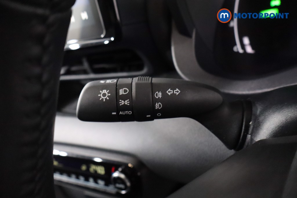 Toyota Yaris Design Automatic Petrol-Electric Hybrid Hatchback - Stock Number (1614169) - 14th supplementary image