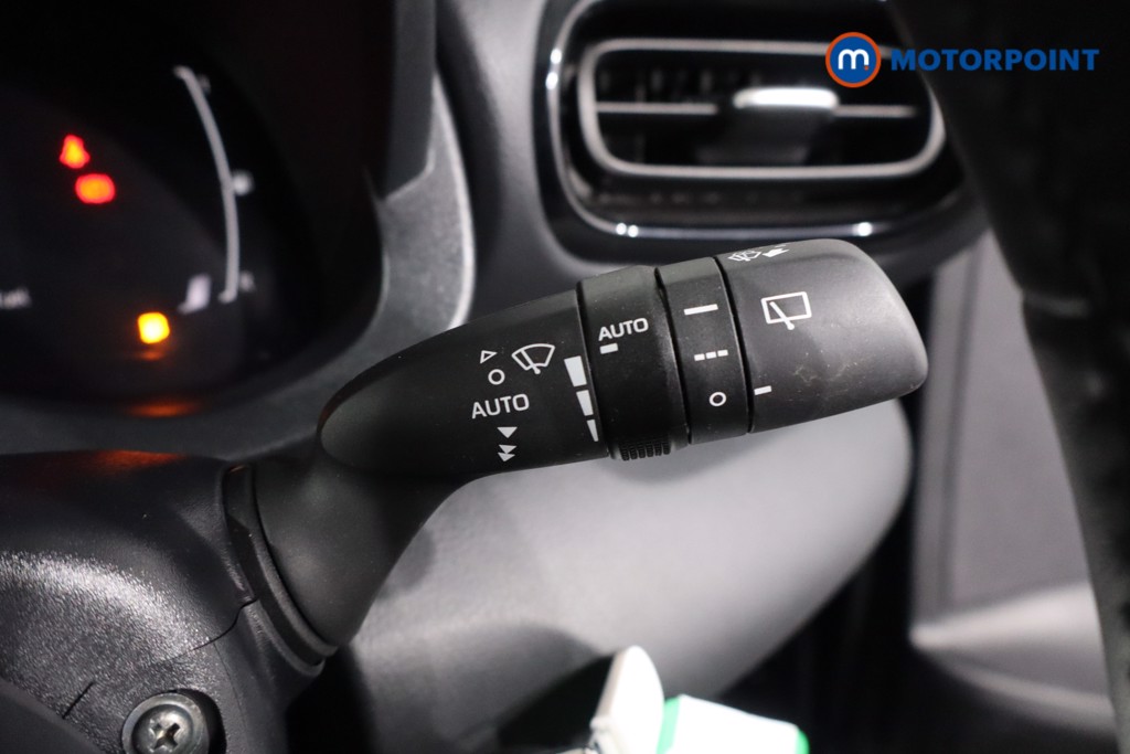 Toyota Yaris Design Automatic Petrol-Electric Hybrid Hatchback - Stock Number (1614169) - 15th supplementary image