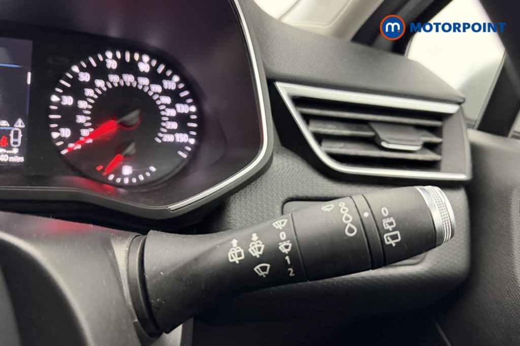 Renault Clio Iconic Manual Petrol Hatchback - Stock Number (1614529) - 6th supplementary image